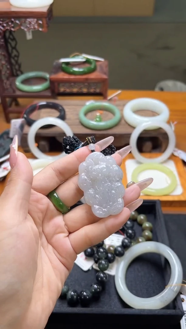 吊坠(不含链)未镶嵌和田玉新疆黑山 九尾狐