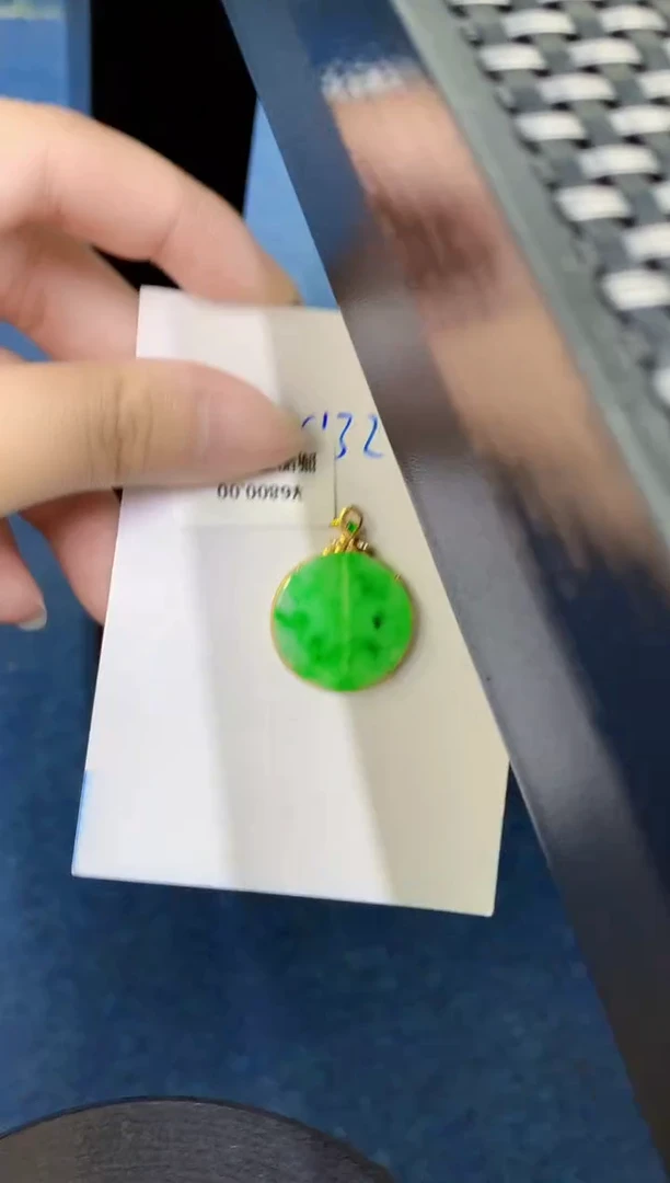 翡翠18K金镶嵌颈饰0000000000