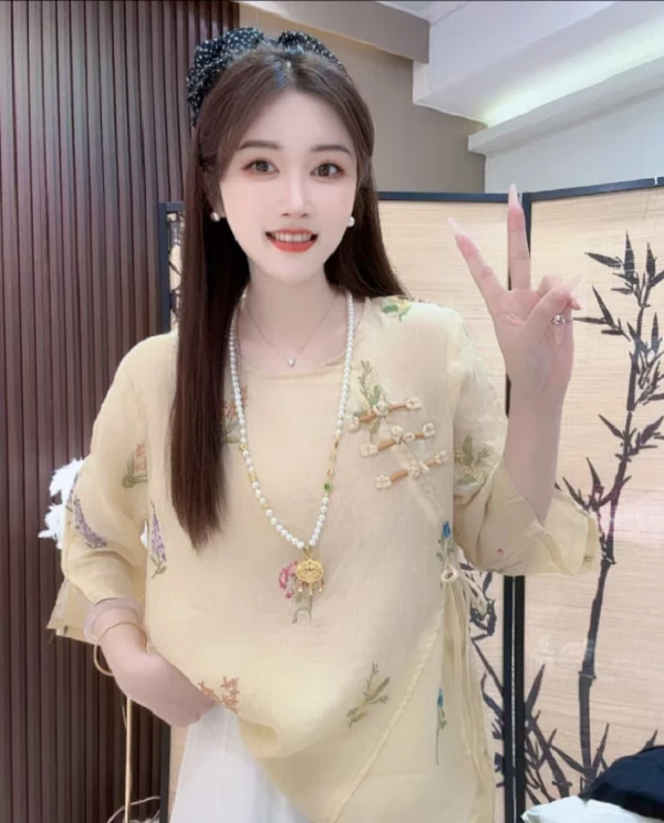 2025年夏季新款复古中式绣花斜襟盘扣系带衬衫女宽松显瘦小衫百搭