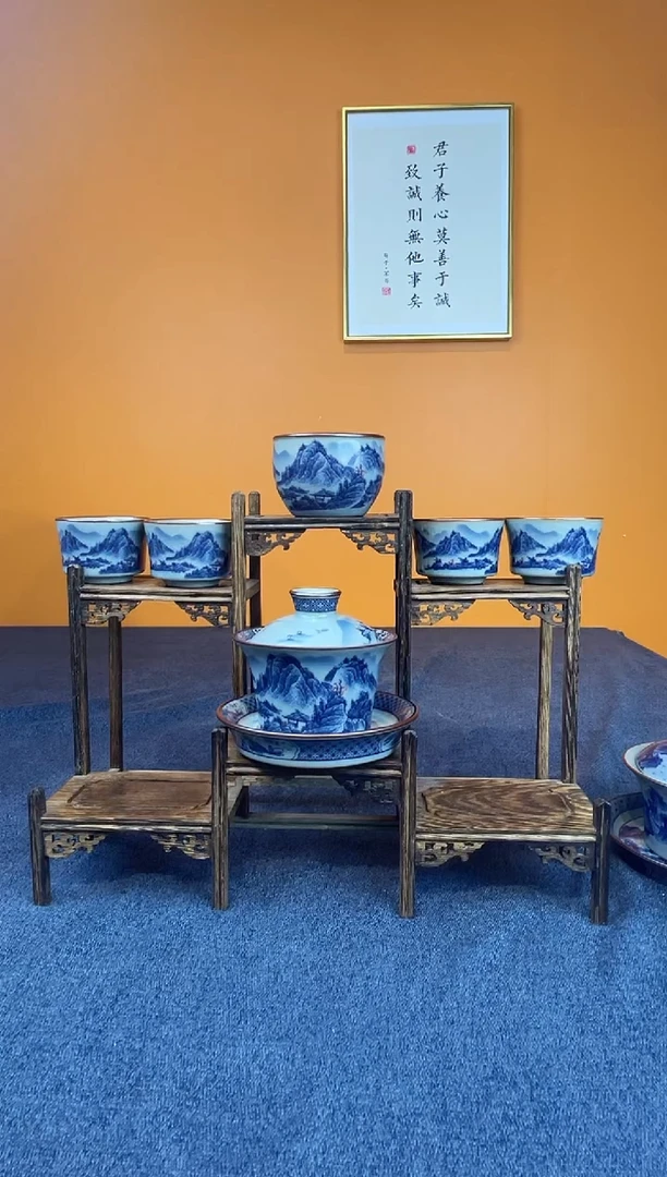 浮*釉里红盖碗+1主人杯+4客杯