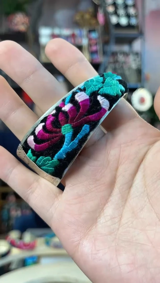 织绣꧁****꧂ 民族风手工非遗老绣饰品505