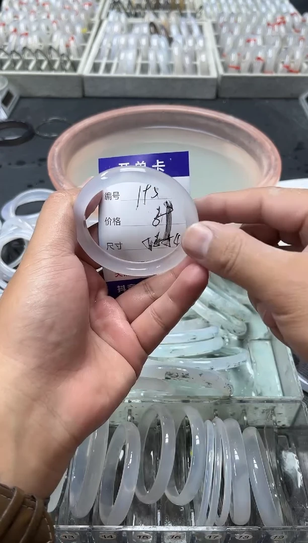 手镯玛瑙/玉髓未镶嵌玛瑙手镯195