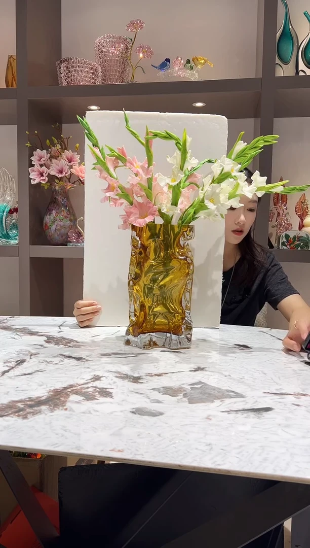 设计师款琥珀色花瓶