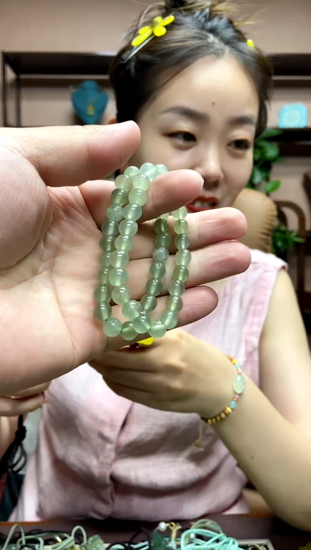 岫玉未镶嵌颈饰两条多样性发货发其中之一