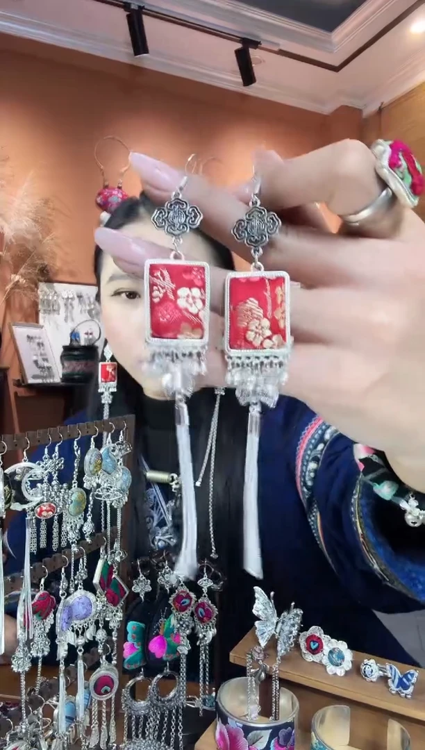 【闪购商品】刺绣纯手工民族风耳环