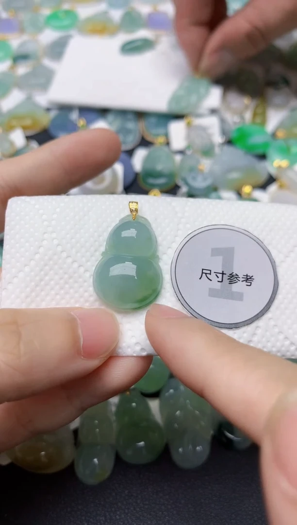 翡翠18K金镶嵌颈饰天然缅甸A货翡翠