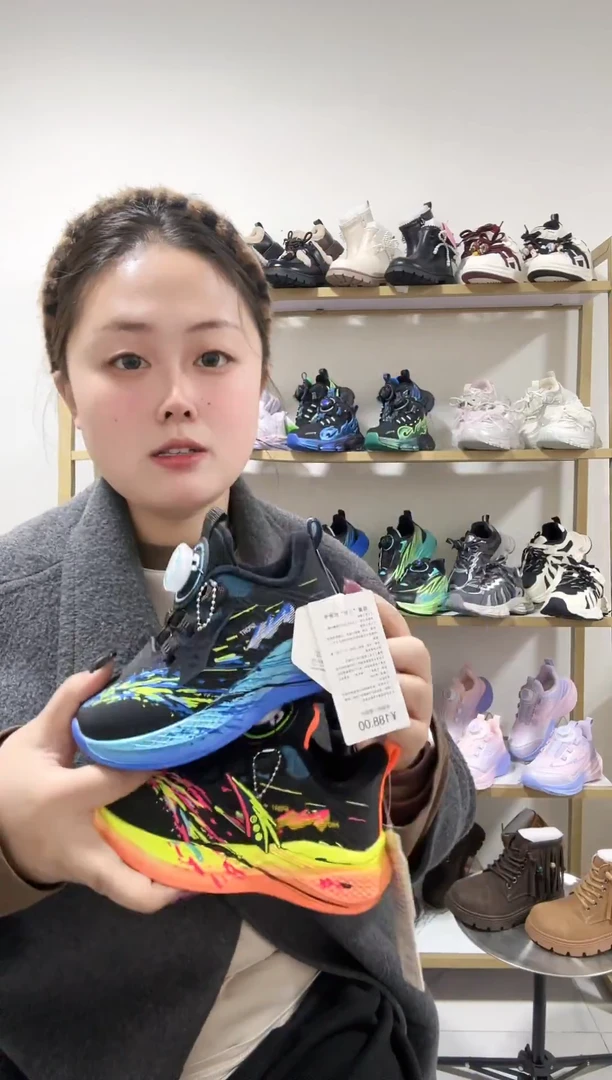 人造革超轻童鞋加绒闪灯