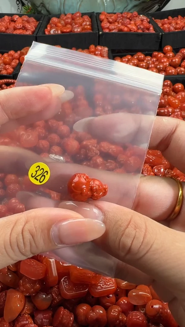 颈饰未镶嵌南红玛瑙1