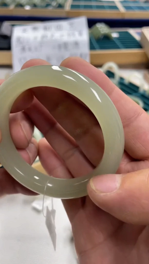 未镶嵌手镯和田玉多*和田玉手镯327000