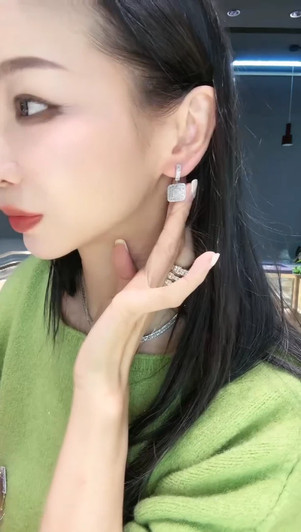 【闪购商品】钻石耳饰18K金镶嵌1.3克拉冰糖