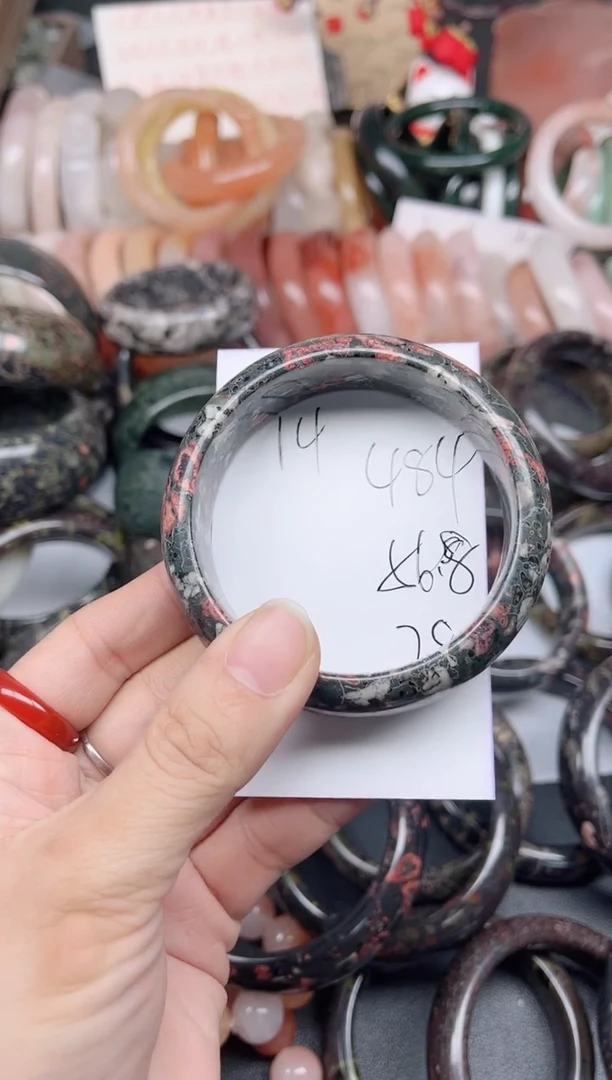 未镶嵌手镯石英质玉484