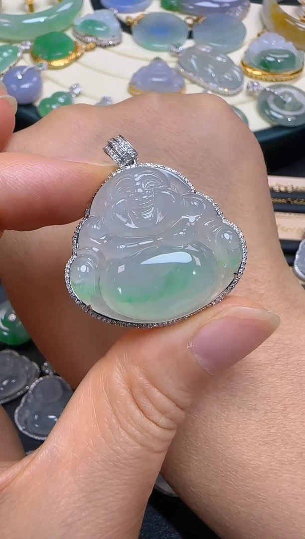 颈饰18K金镶嵌翡翠佛公