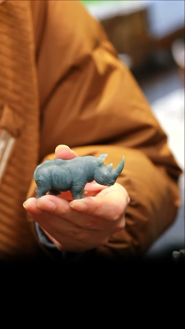 未镶嵌定制翡翠犀牛