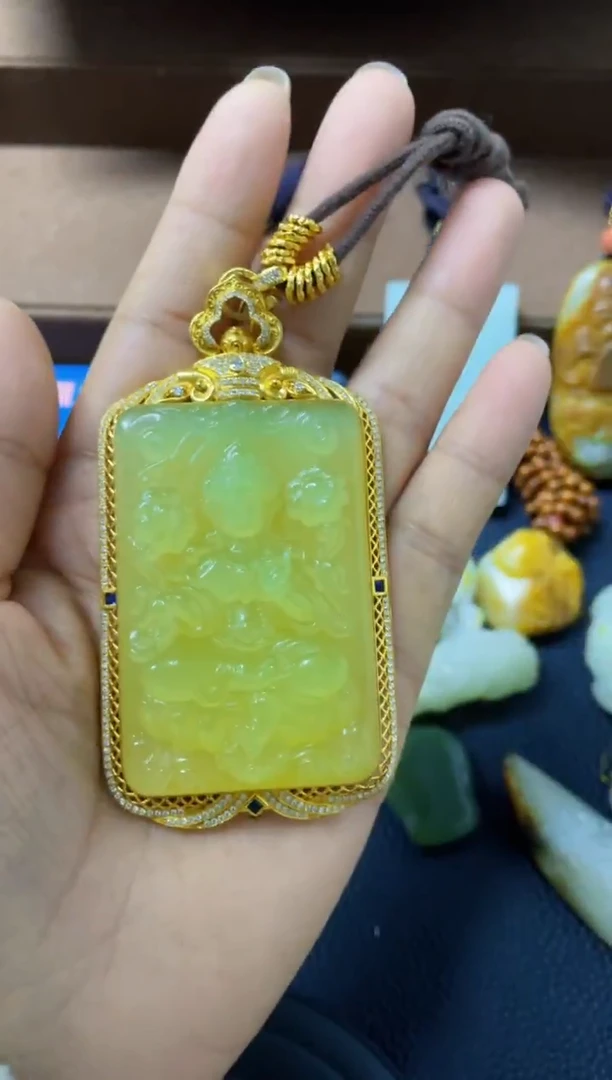 颈饰18K金镶嵌和田玉F1329