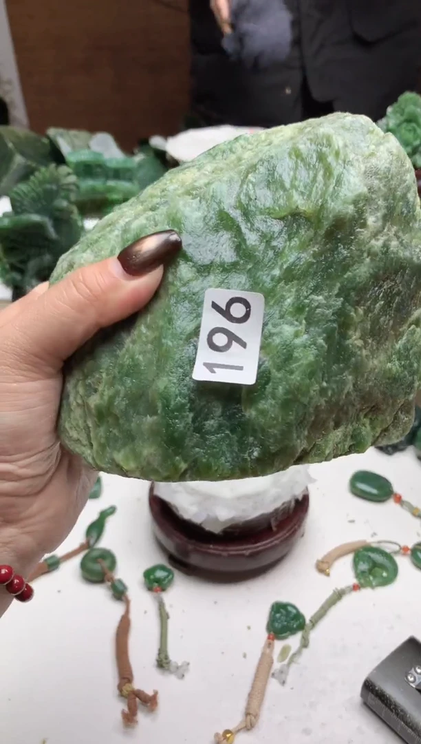 未镶嵌和田玉摆件1