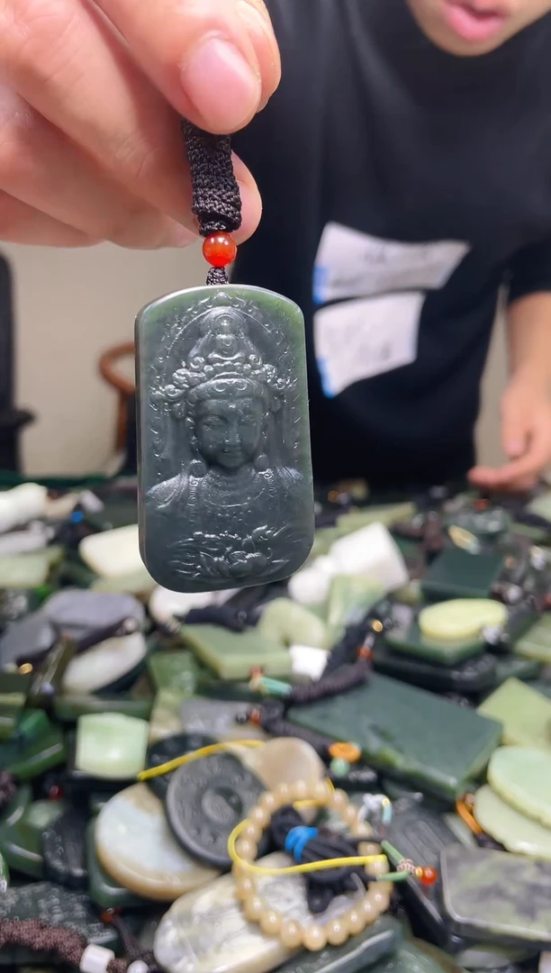 颈饰未镶嵌和田玉18