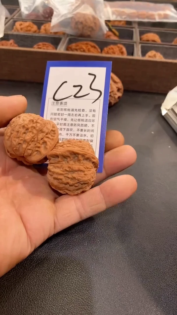文玩核桃把件40血麒麟