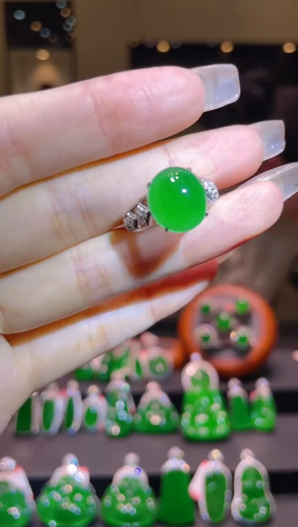 【闪购商品】翡翠吊坠(不含链)18K金镶嵌A25