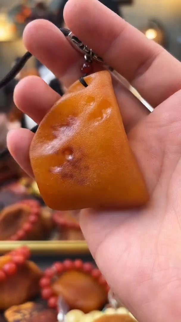 未镶嵌颈饰琥珀吊坠