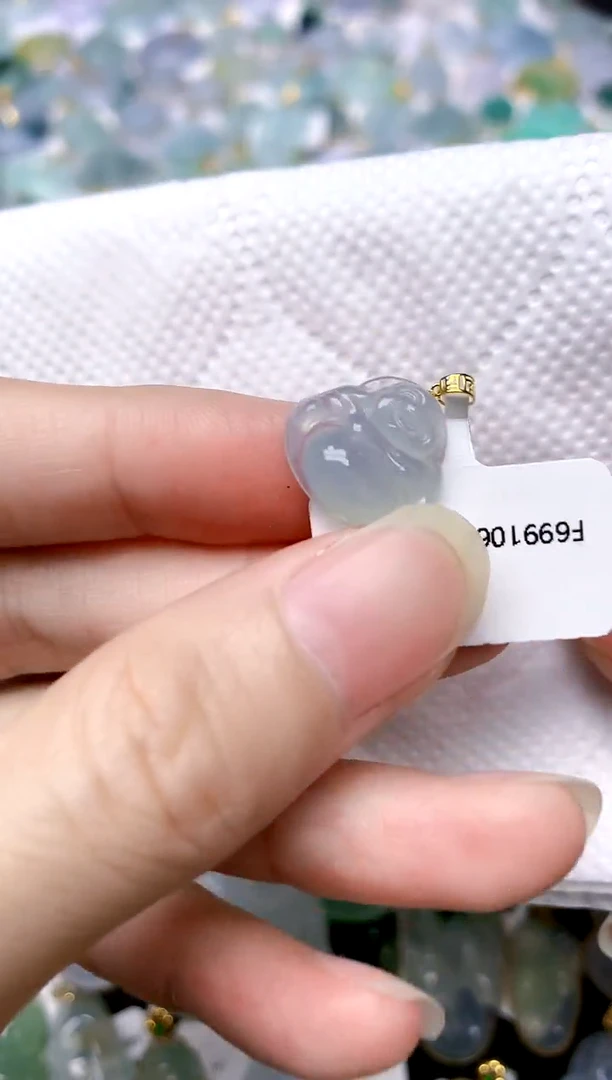 颈饰18K金镶嵌翡翠天然A货翡翠