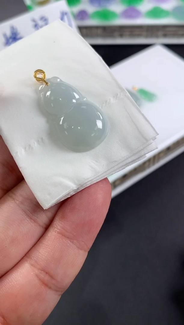 颈饰18K金镶嵌翡翠半**茶翡翠