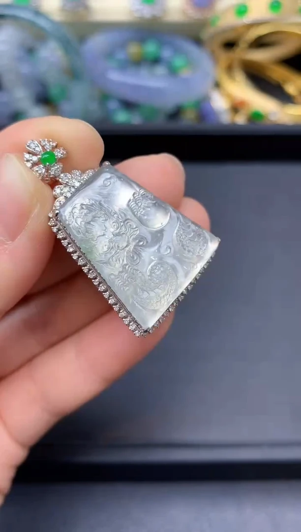颈饰18K金镶嵌翡翠360-雪姐翡翠天天见