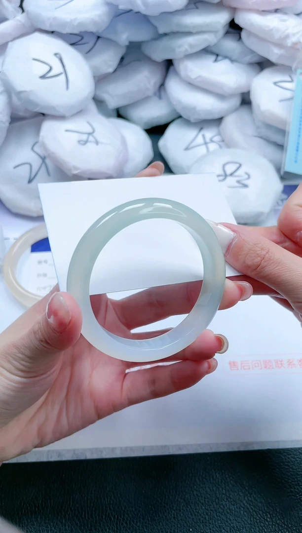 【闪购商品】石英质玉手镯未镶嵌18J13-52