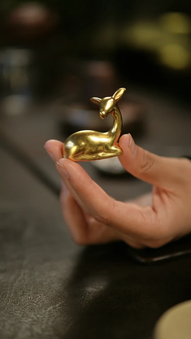 清物堂陶泥镀金小鹿茶宠搁置