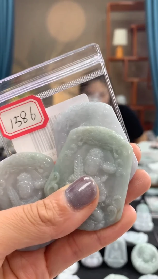 翡翠未镶嵌颈饰虎 虚空1586 多样性发一件