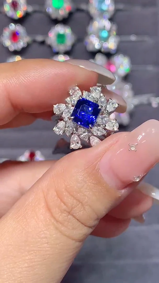 戒指蓝宝石18K金镶嵌2.38ct