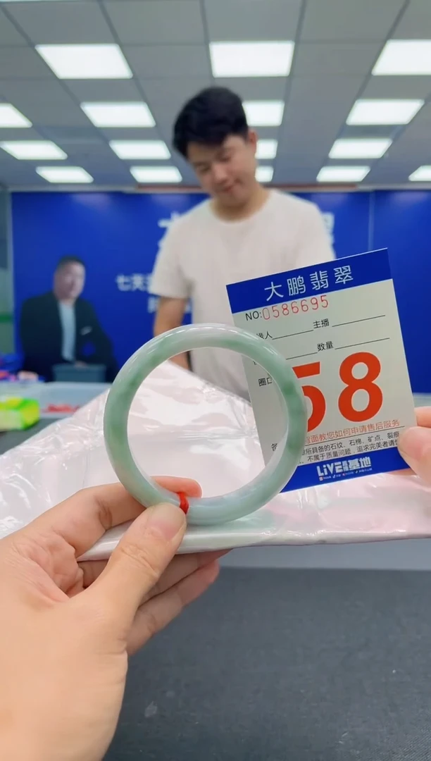翡翠手镯未镶嵌AAAAAAAAA