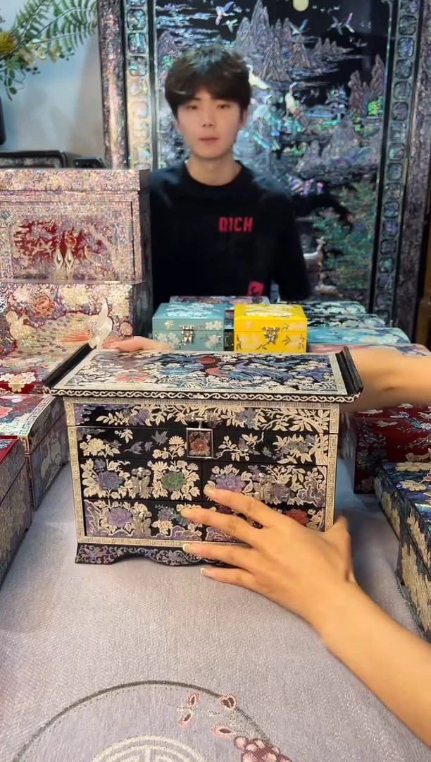 黑底白边·弘贝雅螺钿漆器文化馆
