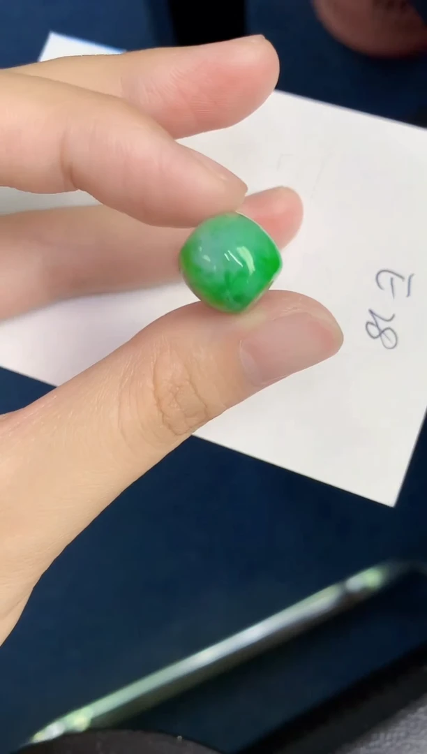 翡翠未镶嵌颈饰天然翡翠緬甸A貨