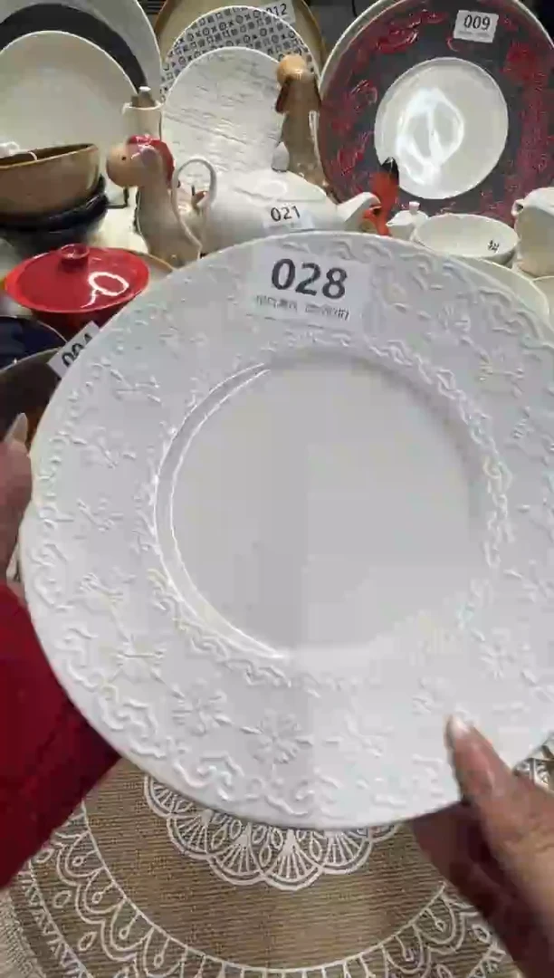 新骨瓷028 瑕疵  哑光白 浮雕碎花 9寸平盘