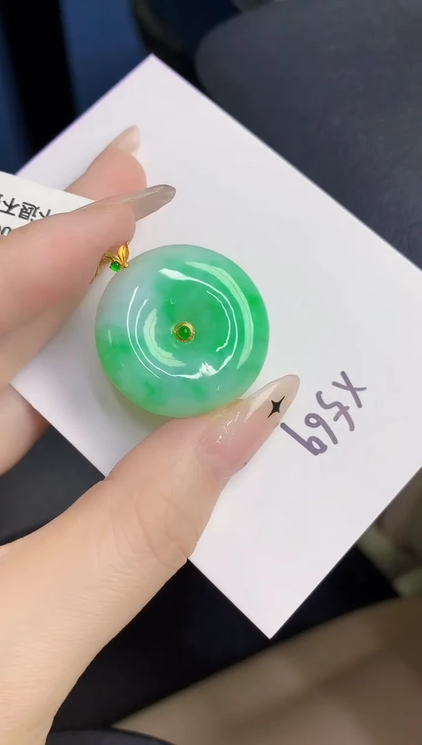 颈饰18K金镶嵌翡翠缅甸天然翡翠A货