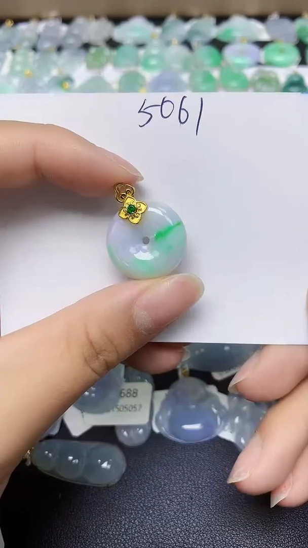 翡翠未镶嵌颈饰 天然缅甸翡翠A货