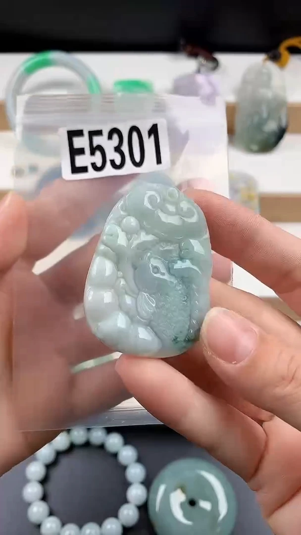 颈饰未镶嵌翡翠天然翡翠吊坠挂件