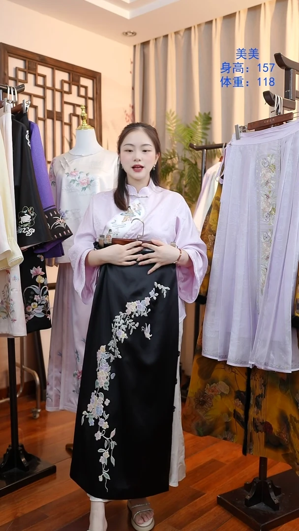 刺绣非遗服饰真丝一物一件定制