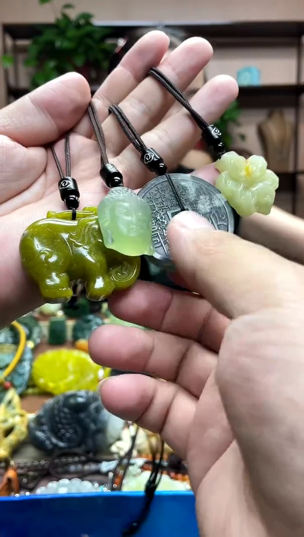 未镶嵌岫玉吊坠·瑕疵