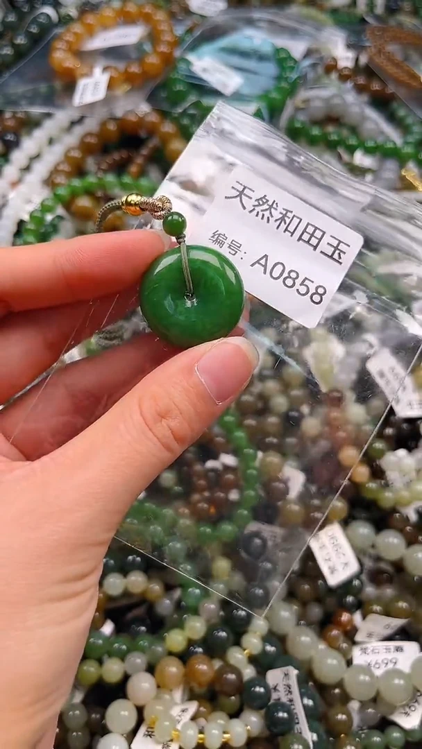 颈饰未镶嵌和田玉1