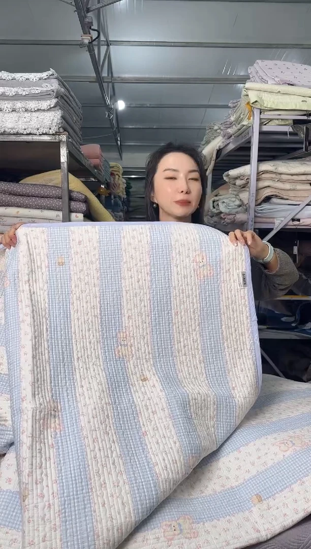 棉【28号】 纯棉梵西床盖 2.0*2.2 蓝条兔子