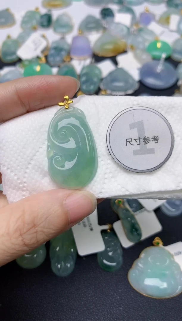 翡翠18K金镶嵌颈饰天然缅甸A货翡翠