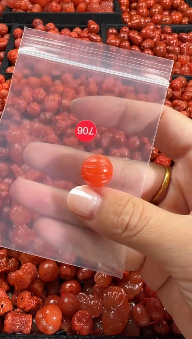 颈饰未镶嵌南红玛瑙1