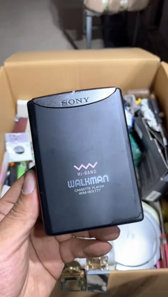 8新中古商品，瑕疵品，不保好坏。524
