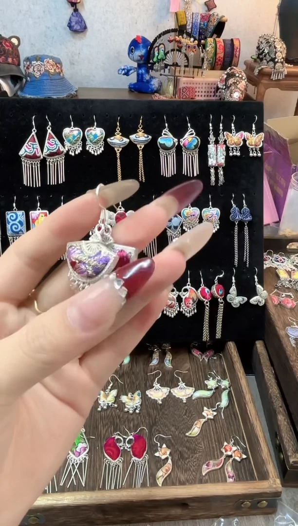 织绣彩云南阁非遗老绣饰品003