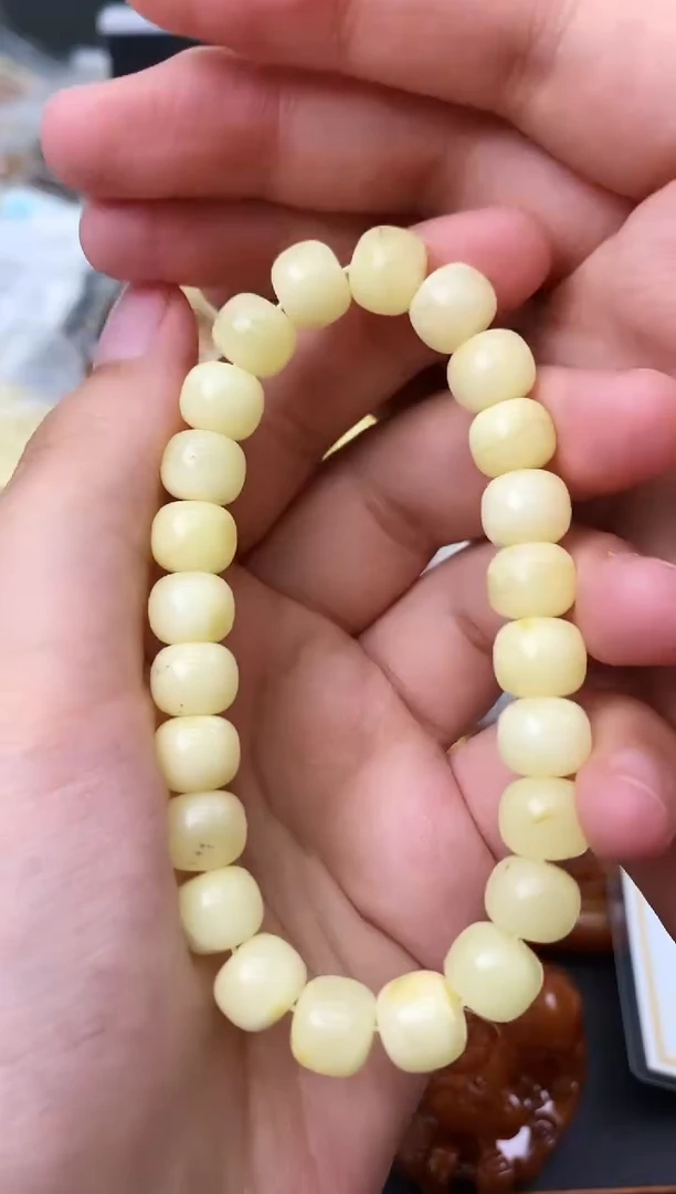 未镶嵌琥珀珠宝奇石98