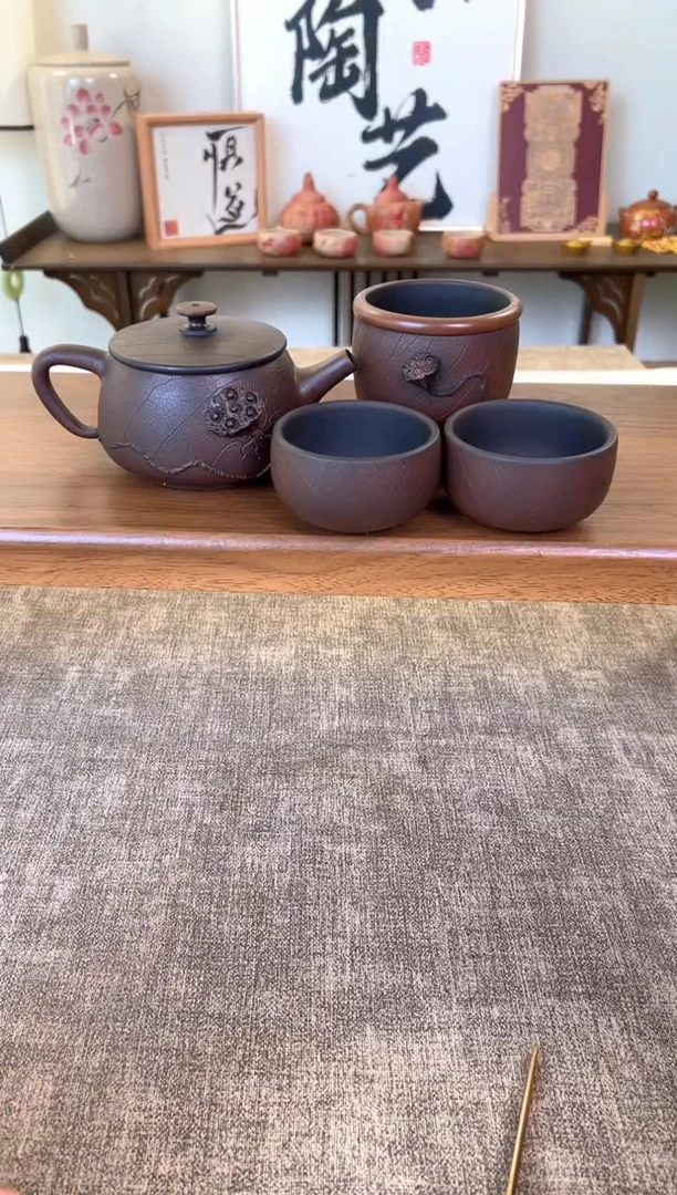 时**语200莲蓬菩提纹壶1个，单壶。