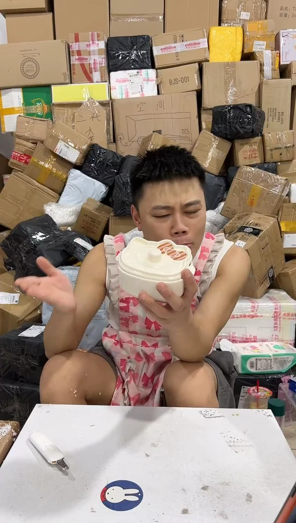 瓷片白色kt猫炖盅