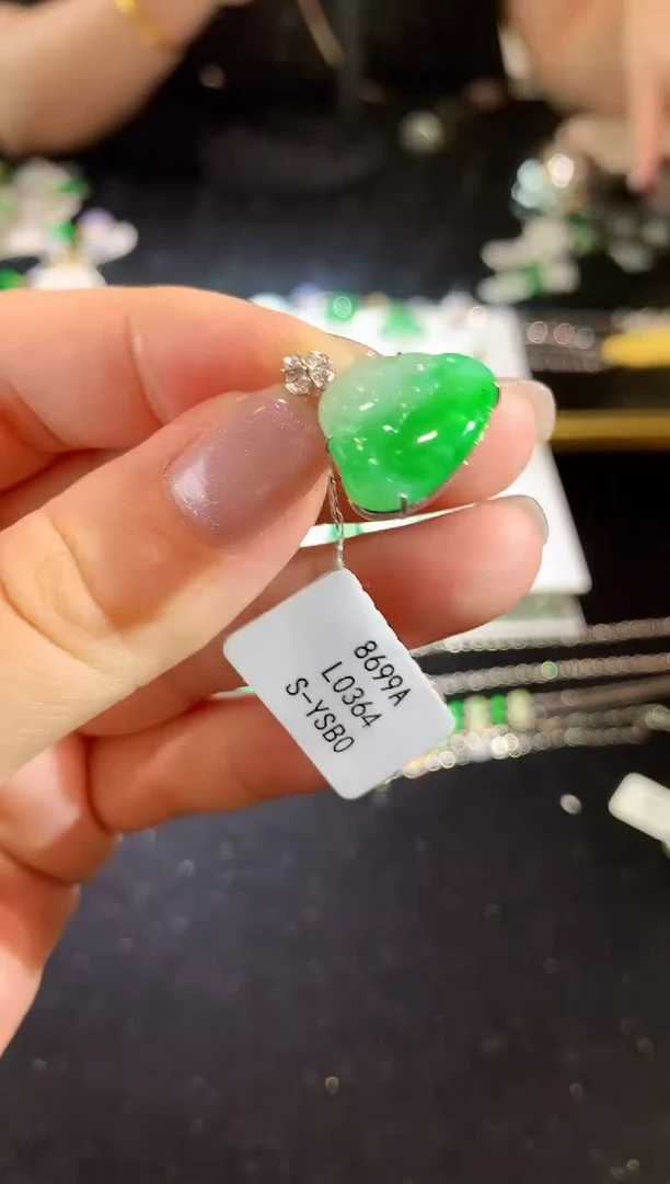 翡翠18K金镶嵌吊坠(不含链)L0364多样性发其一