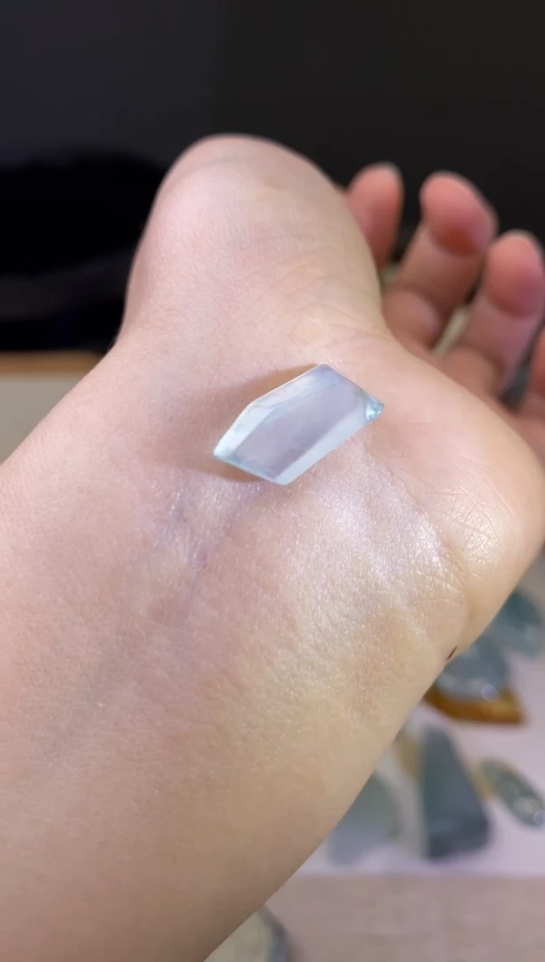 定制翡翠未镶嵌白冰料可做水滴